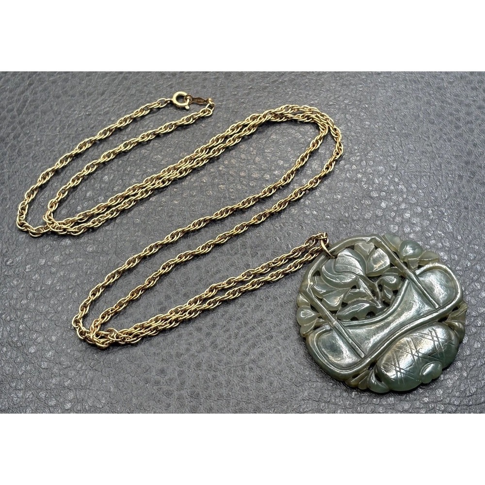 Vintage Carved Jade Floral Medallion Pendant 12K Gold Filled Necklace Chain 30"